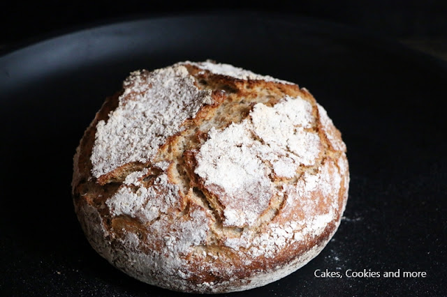 Topfbrot mit Roggenmehl und Sauerteig