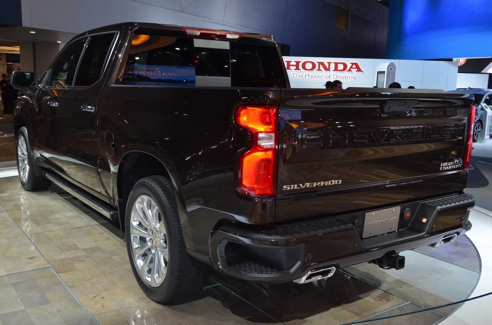 Chevy's 2019 Silverado Brings The Heat To Full-Size Truck ... Chevy's 2019 Silverado Brings The Heat To Full-Size Truck ...