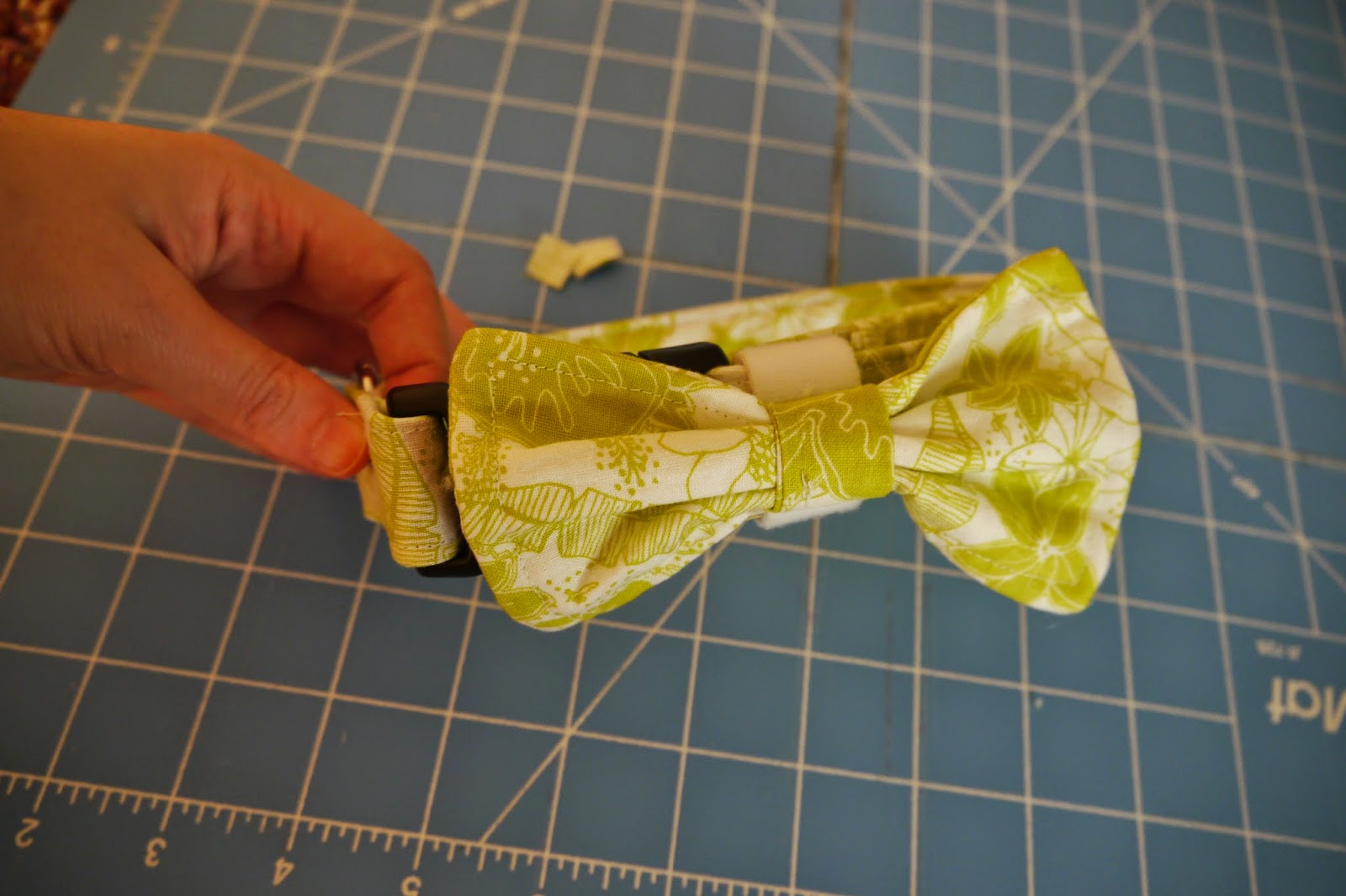 Crafting with Court Detachable Dog Bow Tie