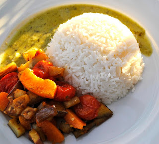 Curry verde casero con verduras salteadas