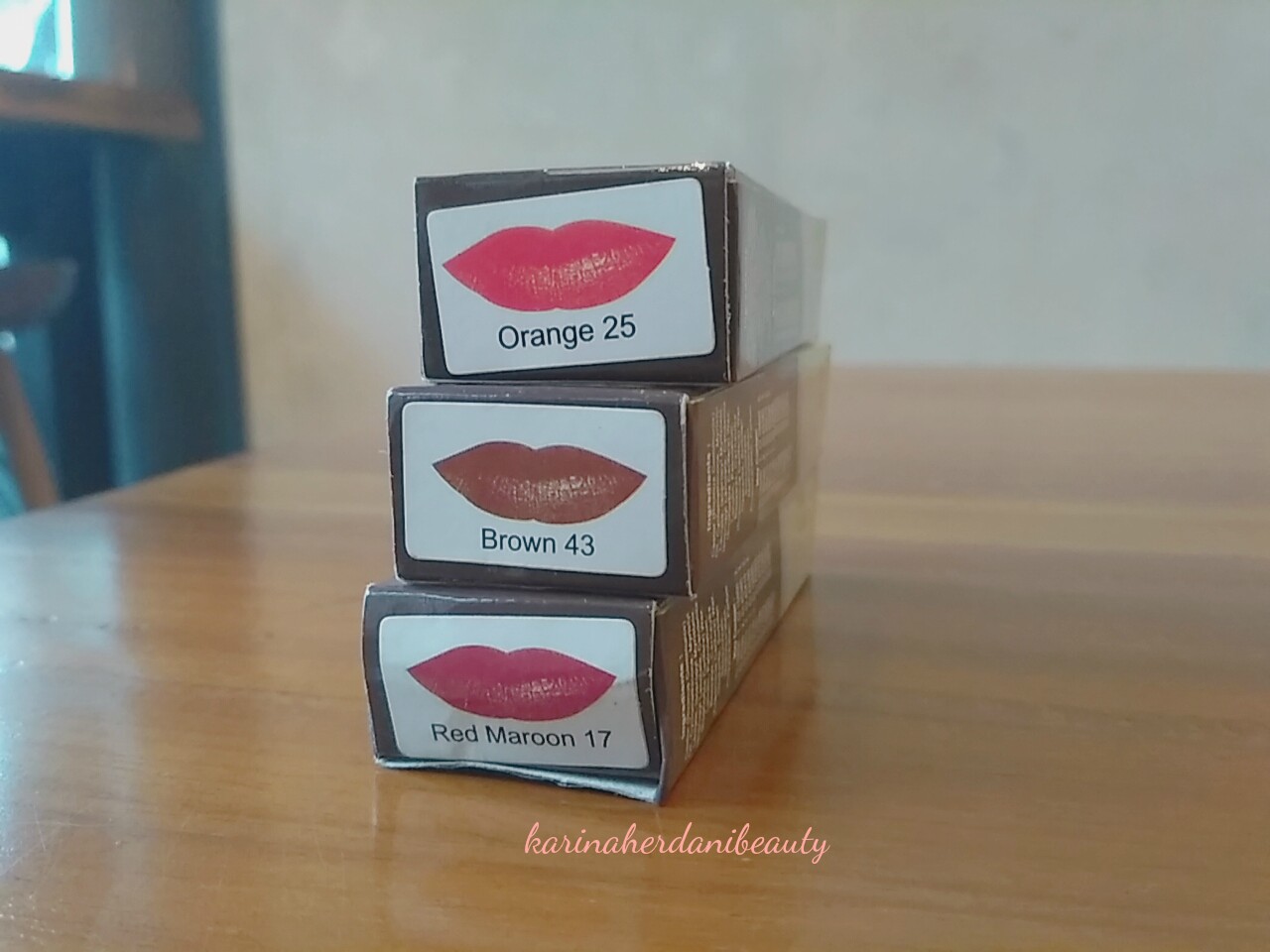 REVIEW LINDOR COLORFIX LIPSTICK Karina Herdani
