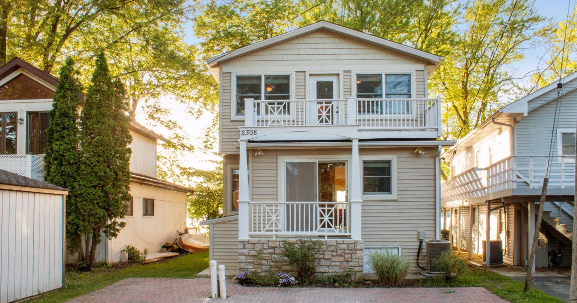 Entry Point To Delavan Lakefront Homes