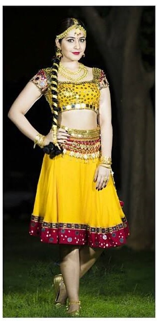 Rashi Khanna Photos In Yellow Dress At Cinemaa Awards