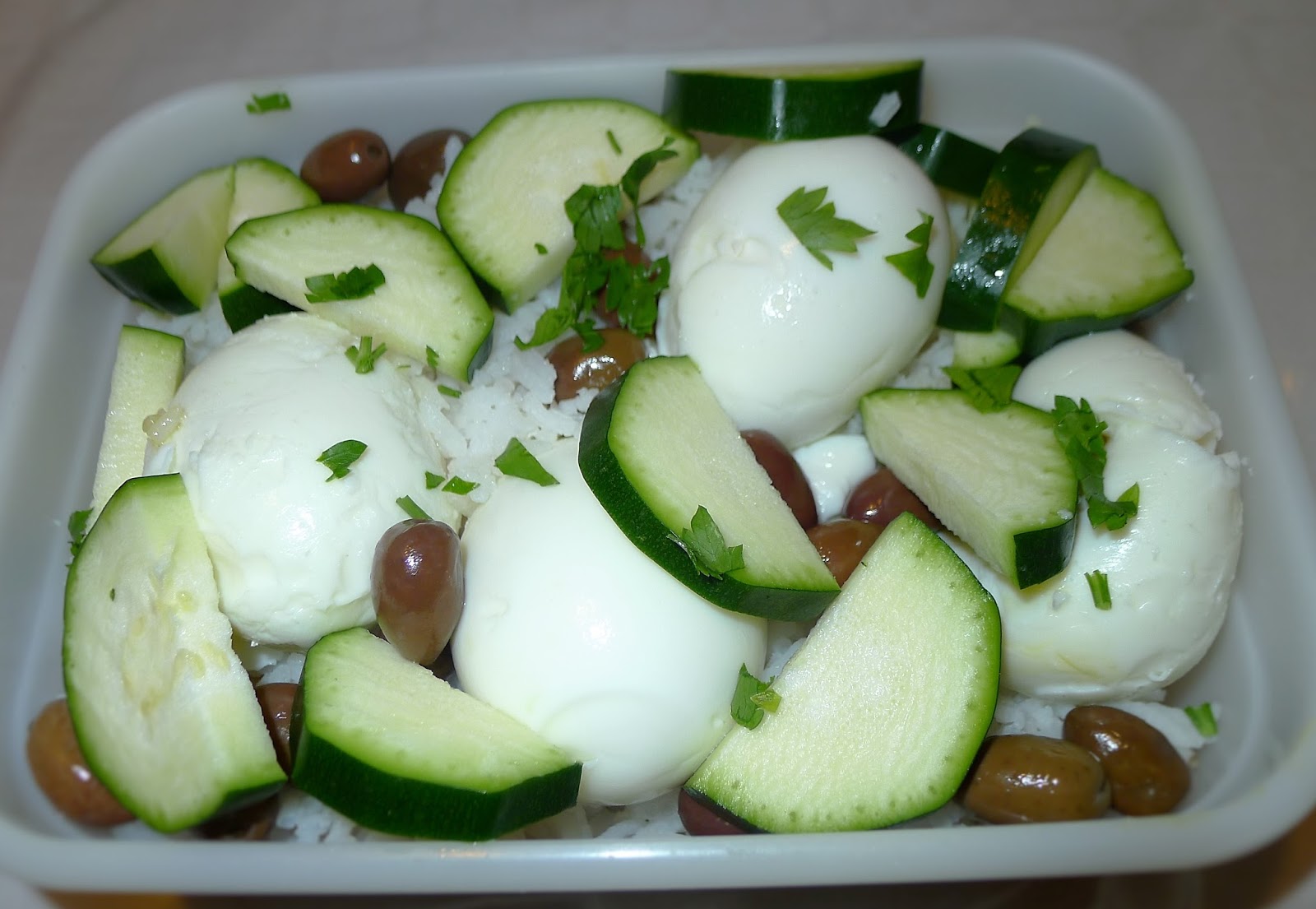 Tatigateste! Oua cu orez basmati si zucchini