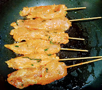 Cooking chicken pieces on Non stick pan for chicken satay recipe