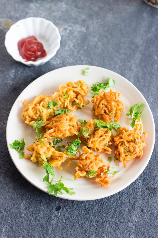 maggi instant noodles fritters fried pakoda chickpeas besan
