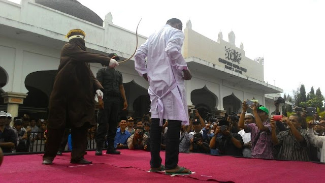 Gara - Gara Cabuli Pacar Dibawah Umur, Mahasiswa di Aceh ini Terancam Dicambuk 90 Kali! Gara - Gara Cabuli Pacar Dibawah Umur, Mahasiswa di Aceh ini Terancam Dicambuk 90 Kali!