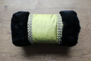 http://misshendrie.blogspot.nl/2017/12/17th-century-muff.htmlhttp://misshendrie.blogspot.nl/2017/12/17th-century-muff.html