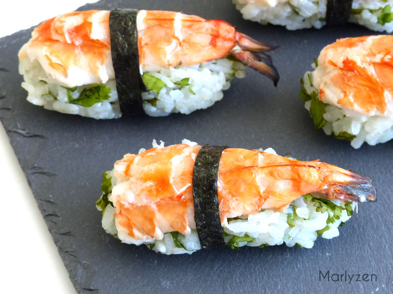 Sushi aux crevettes et à la coriandre