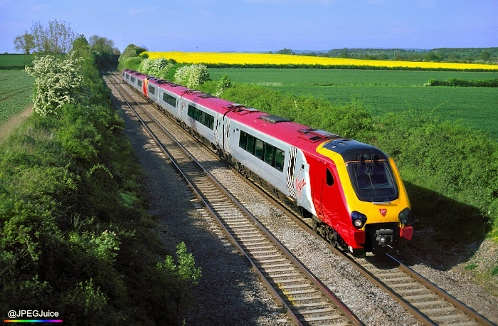 Red badge Virgin Class 220s at Tibberton