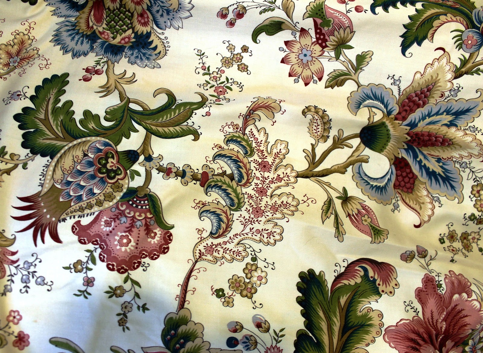 la maison LaFortune Vintage Jacobean Floral Fabric