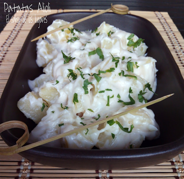 PATATAS CON ALIOLI CASERO.