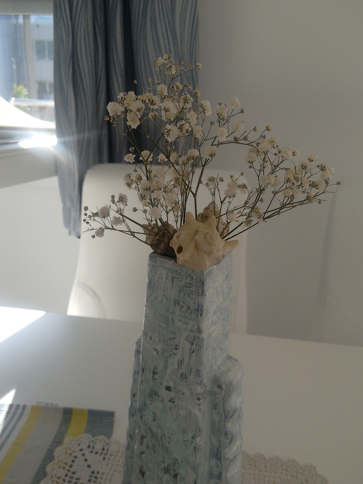 How to repaint a vase using acrylic paints ? (DIY project of the day