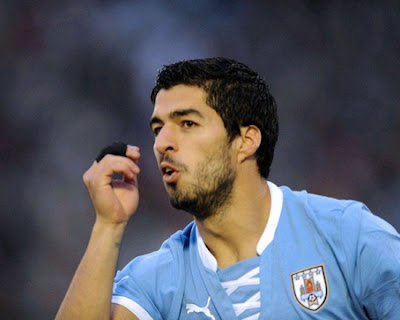 Luis Suarez playing for Uruguay national team