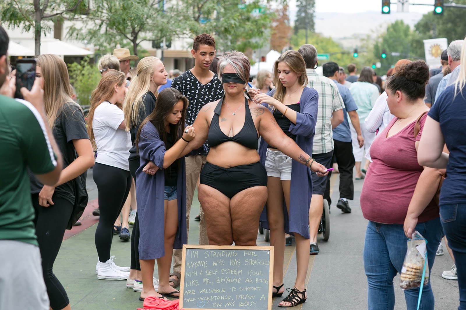 Woman Strips Down in Public to Promote Body Self-Acceptance 