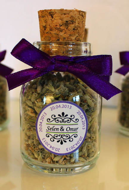 nikah/doğum için etiketli lavanta şişeleri