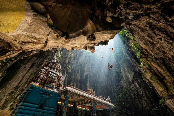 4. Batu Caves, Gombak, Malaysia - Top 10 Incredible Beauties Hidden in the Caves