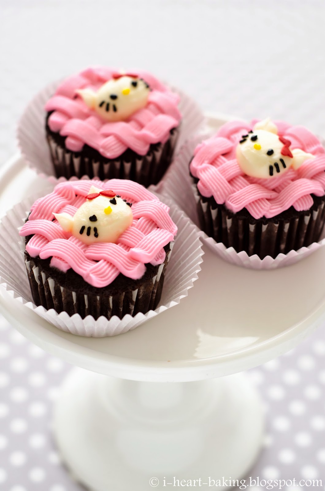 i heart baking! hello kitty pink basketweave cupcakes (and a hello