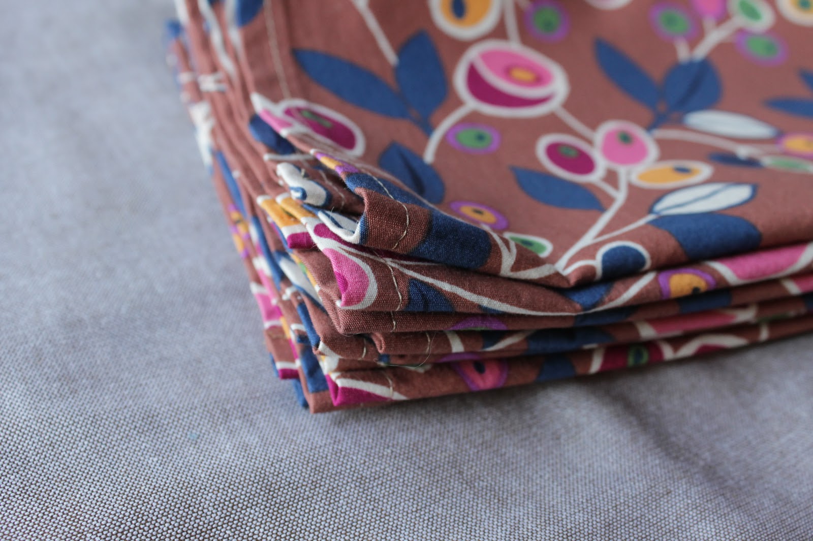 Allisa Jacobs: Simple Napkins - Tutorial