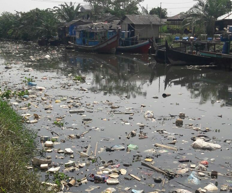  Sungai  Bedera Kecamatan Marelan Ini Tercemar  Sampah dan 