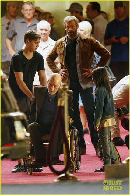 На площадке появилась девочка: На площадке появилась девочка: