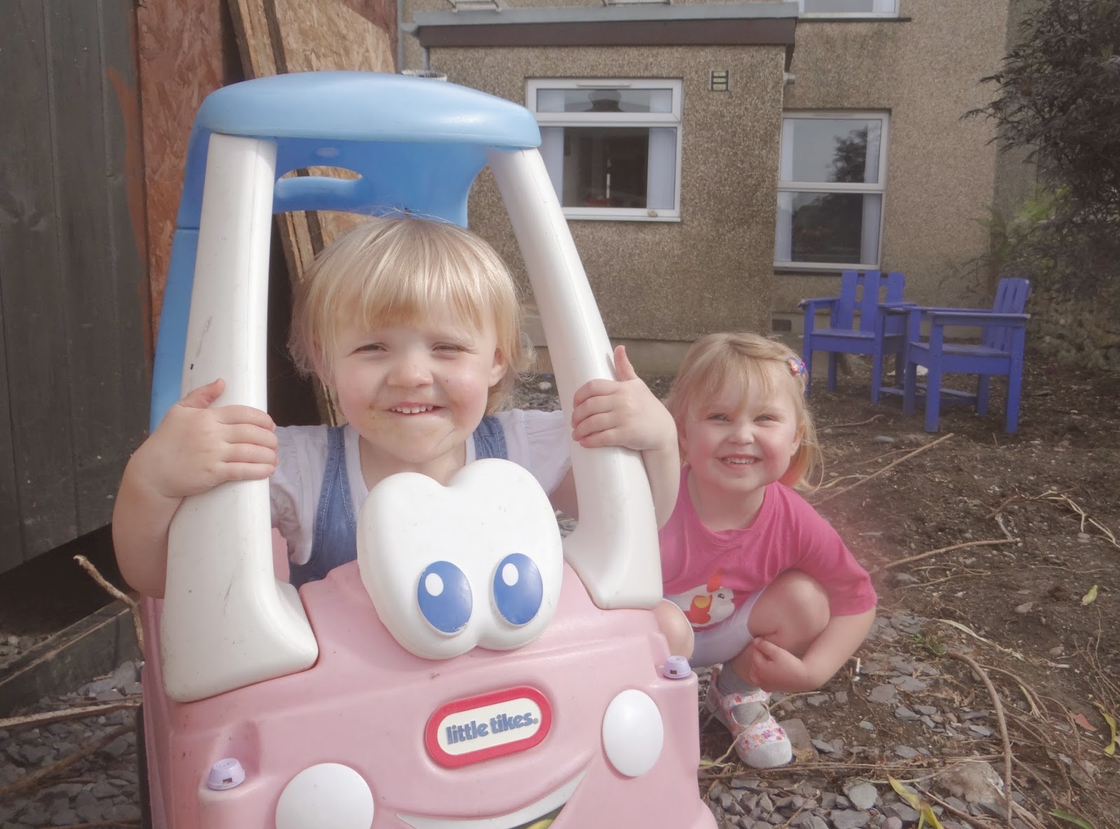 2 Girls, 2 Year Age Gap Beth Owen