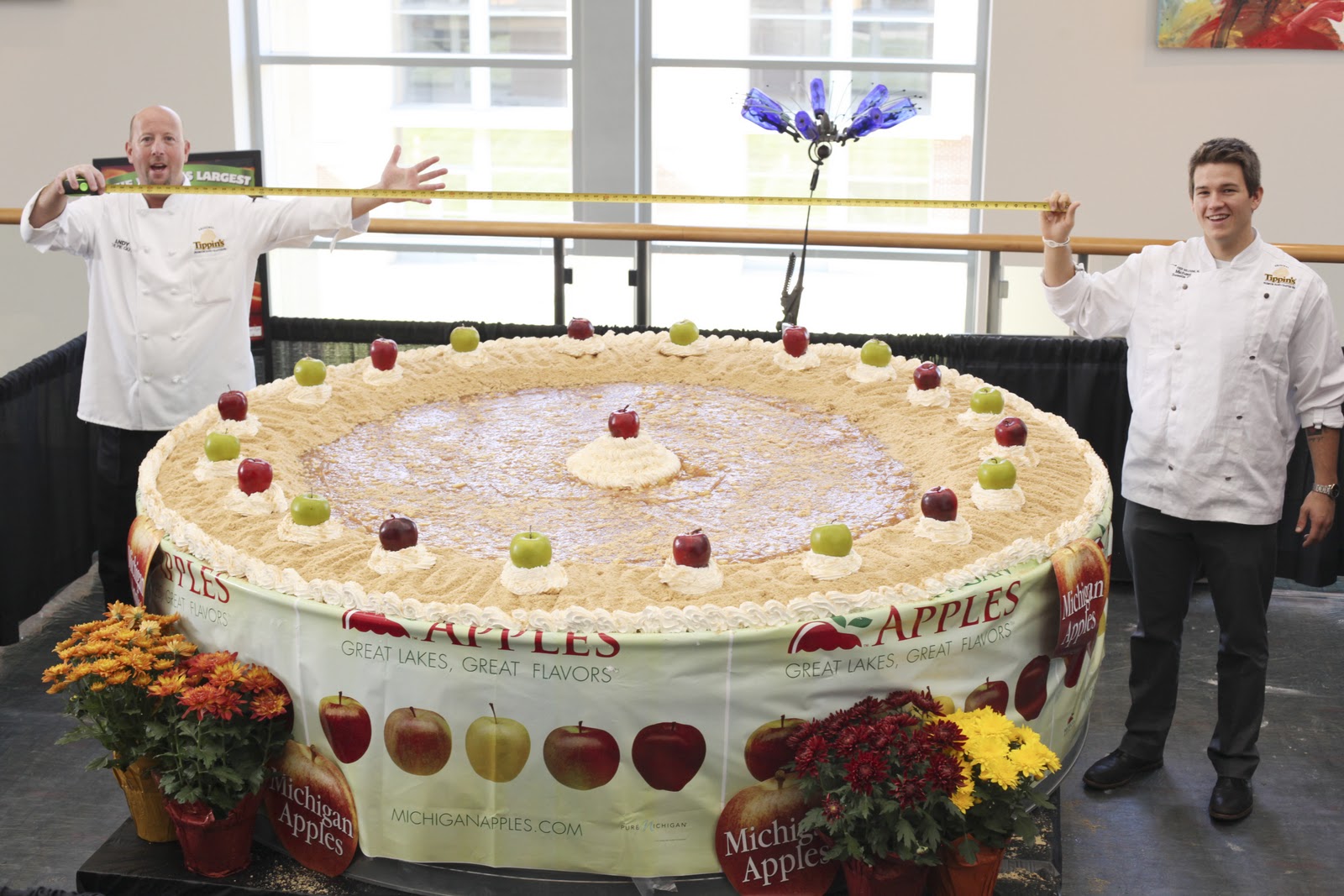 MEGHAN SAVAGE World's Largest Apple Pie!