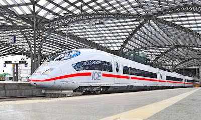 De Siemens Valero staat als DB ICE 3 hogesnelheidstrein gereed voor vertrek in Keulen. Deze treinstellen kunnen in de toekomst prima ingezet worden op het HSL traject tussen Amsterdam en Londen.
