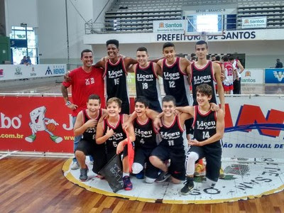 Jean Piaget se classifica e pega o Liceu Santista na próxima fase da 7ª  Copa TV Tribuna de Basquete, copa tv tribuna de basquetebol escolar