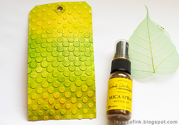 Layers of ink - Textured Green Background Tutorial by Anna-Karin Evaldsson. Mist with mica spray.