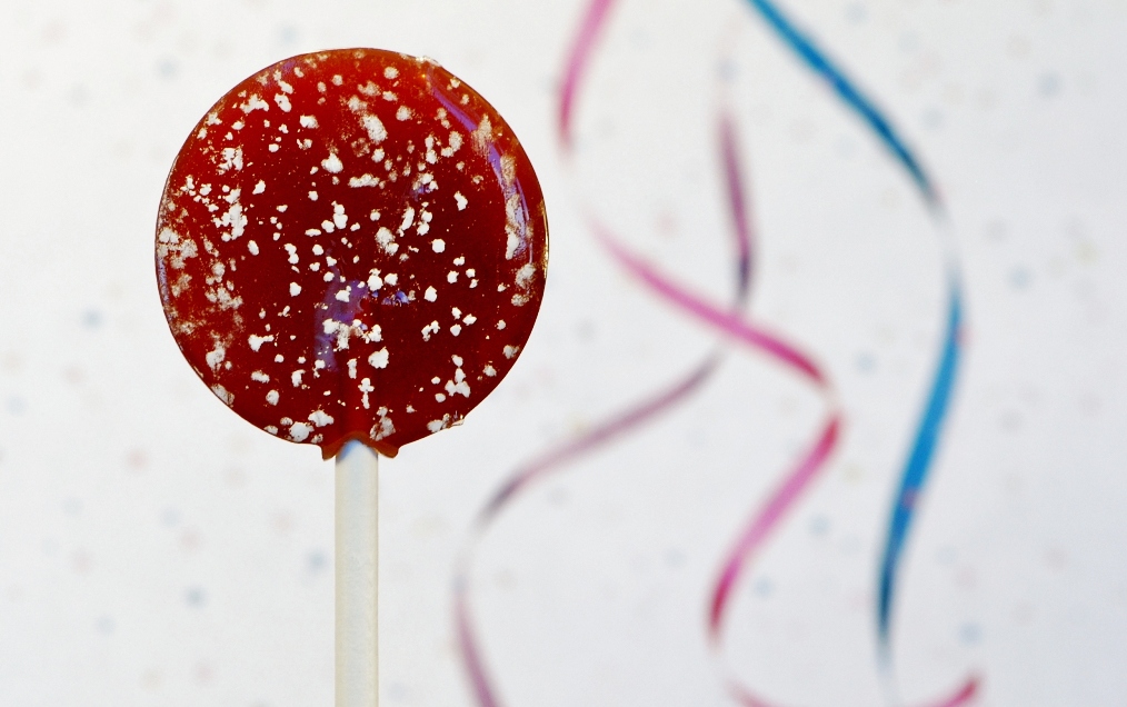 This Charming Candy Root Beer Float Lollipops
