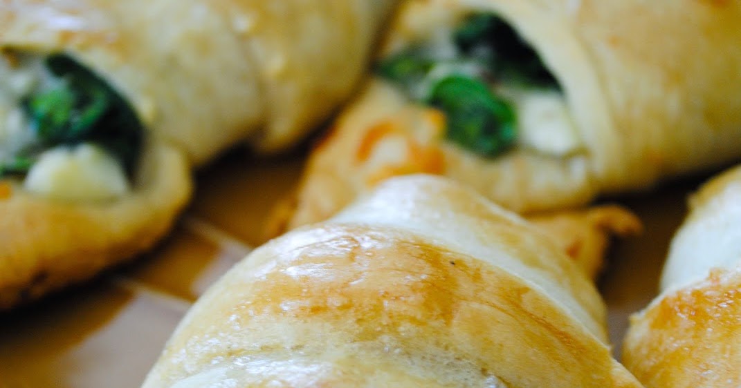 Cheesy Spinach Crescent Rolls