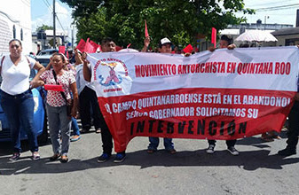 Campesinos marchan y se manifiestan en SEDARPE, denuncian exclusión de programas agrícolas