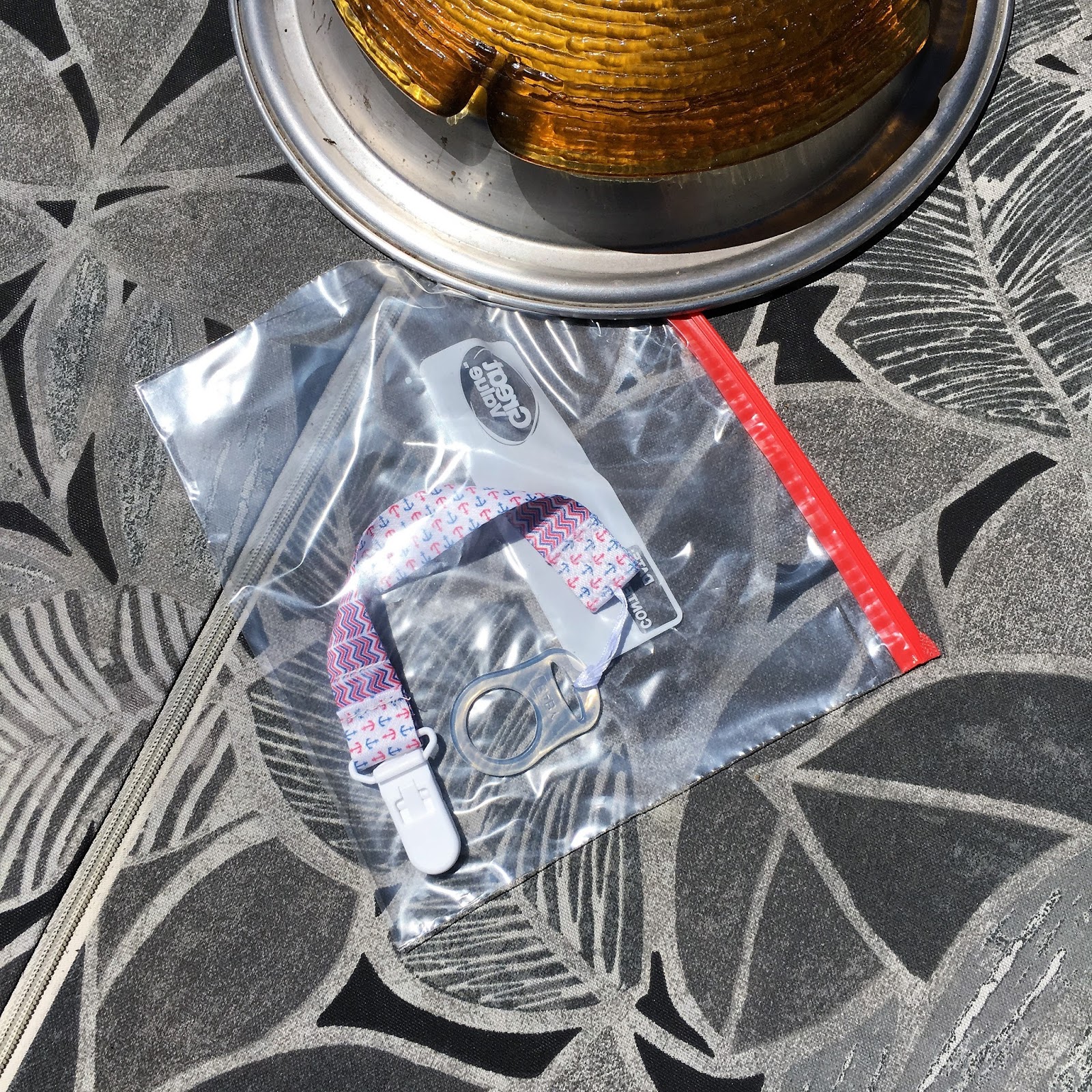 Love Thy Goodies: Glow-In-Dark Pacifier Clip Review