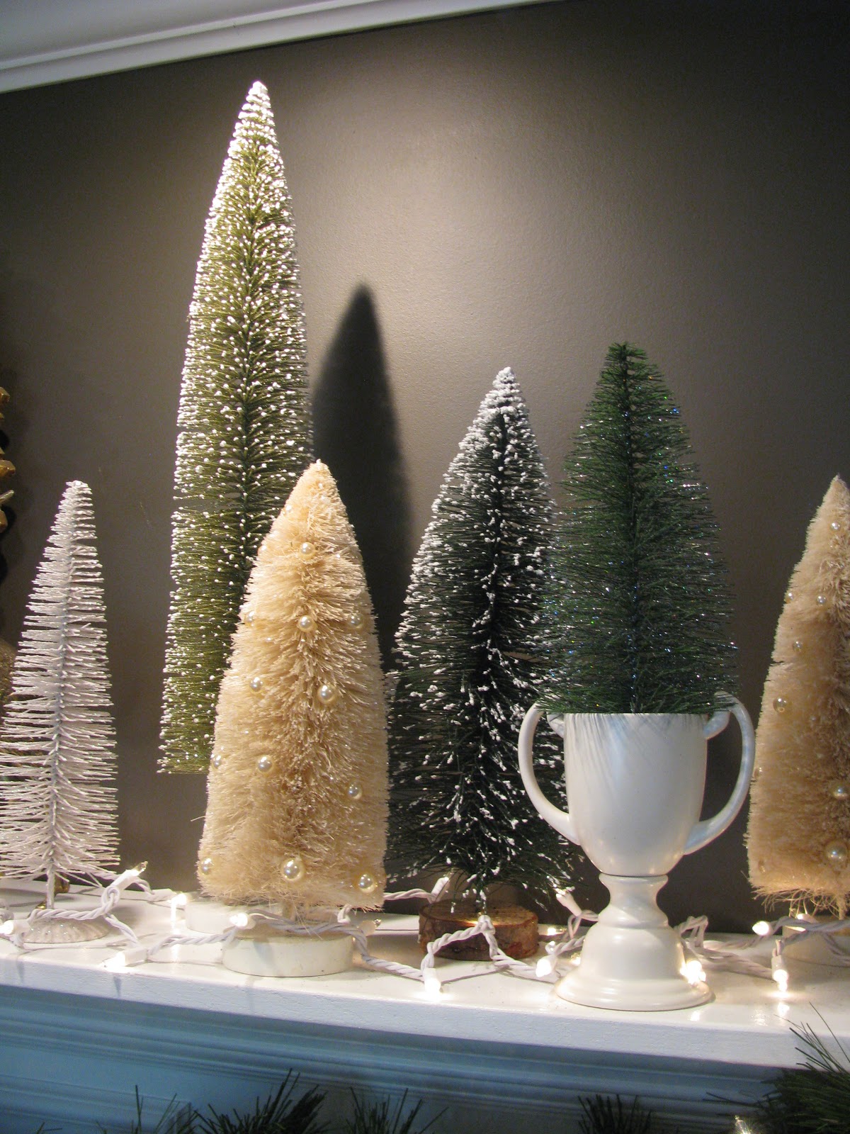 JOYS OF HOME Bottle Brush Tree Mantle