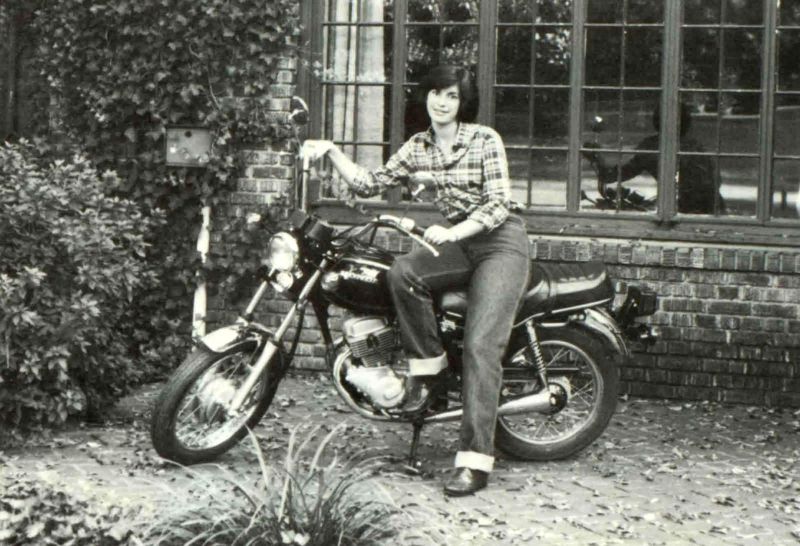 30 Cool Pics Show Badass Biker Chicks Through The Years Vintage