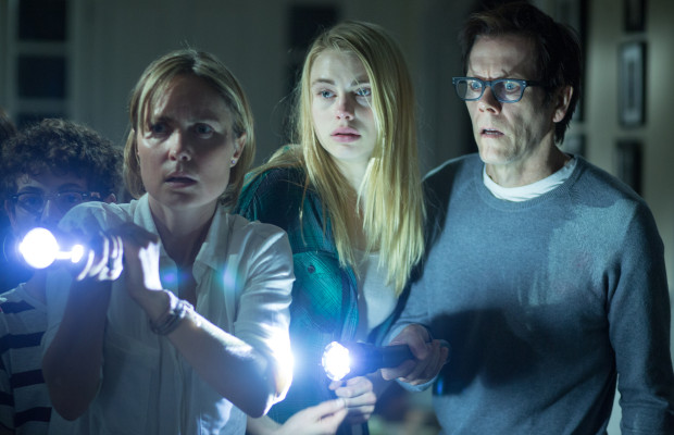 Família é atormentada por força sobrenatural em The Darkness com Kevin Bacon e Radha Mitchell