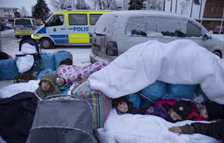 Syrian children left to sleep outside, Stockholm, Sweden Migration Board, January 31, 2016