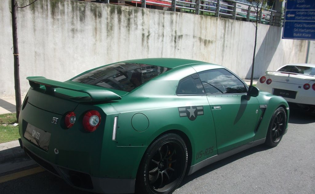 Nissan GTR r35 зелёный чёрный