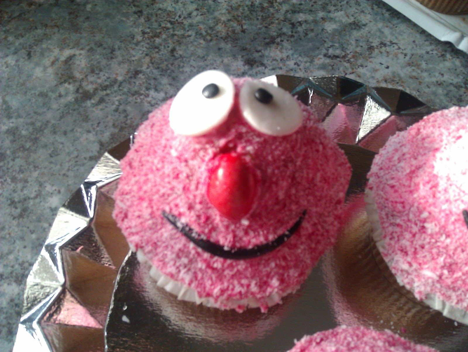 El desvan de los dulces Muffins de Elmo y El Monstruo de las Galletas El desvan de los dulces Muffins de Elmo y El Monstruo de las Galletas