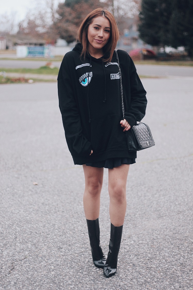Chic Outfit Oversized Hoodie and Clear Jelly Boots Fashion