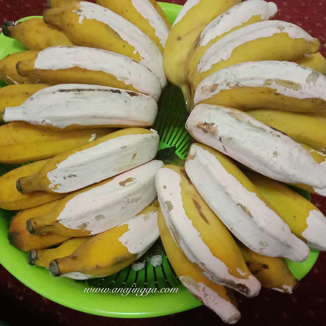 Misteri Pisang Bercat Anajingga