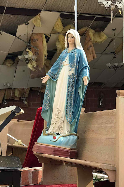 Nossa Senhora das Graças na igreja de São João Evangelista, Emory, Texas, abril 2017