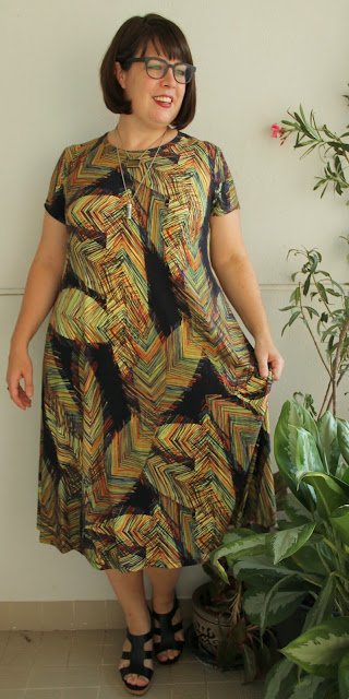 Cookin' & Craftin': Giant Feather Groove Dress