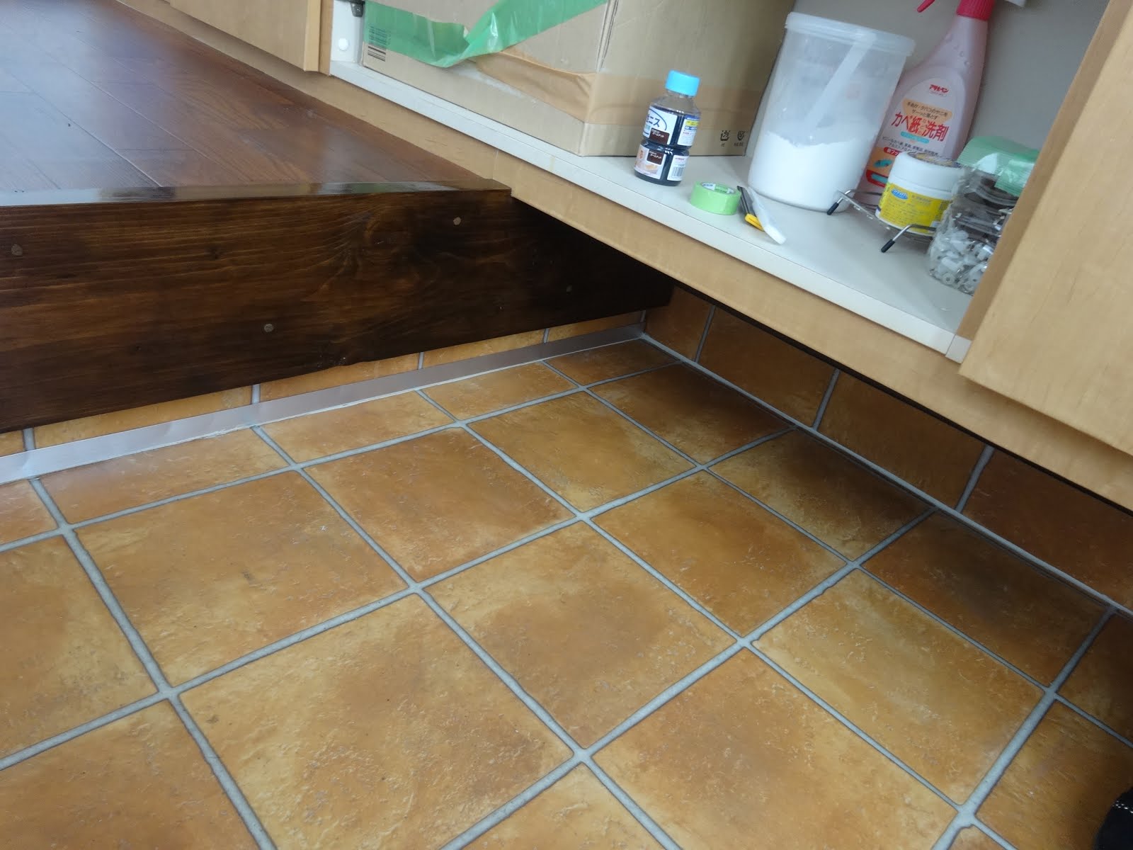 小林家内業 Kobayashi home office blog 玄関の屋内側リフォームのまとめ ～古びた建材は覆って隠す！