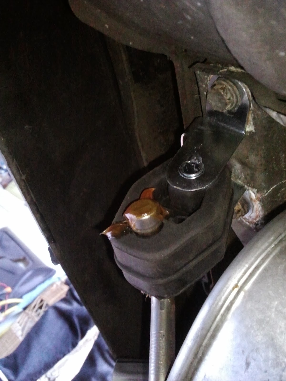 Comment changer son silencieux d'échappement ? Meca Comment changer son silencieux d'échappement ? Meca