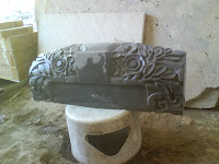Relief Marmer | Papan Nama Granit Ukir | Penghias Meja Pejabat