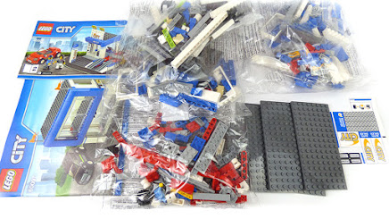 LEGO 60097-p1 - Showroom and car service