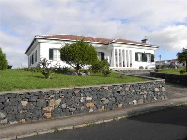Real Estate Santa Maria Azores Vivenda T5 em Vila do Porto
