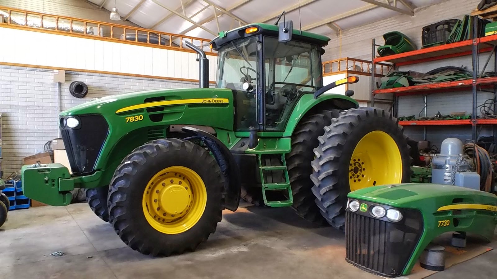 MAQUINARIA AGRICOLA INDUSTRIAL Tractor John Deere 7830 SUPERTRACTOR
